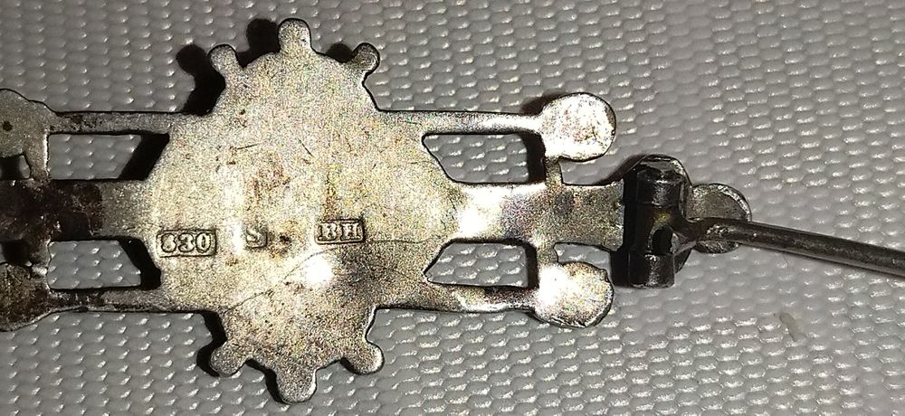 Брош з срібла 830