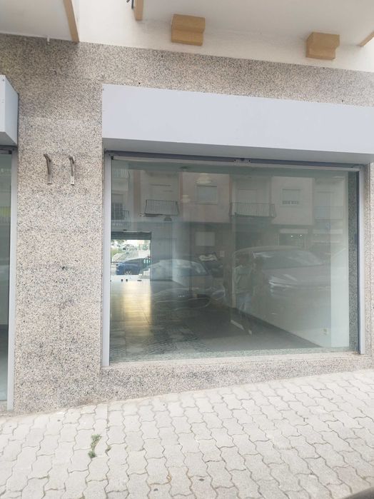 Arrendamento de Loja na Cruz de Pau BOA LOCALIZAÇÃO