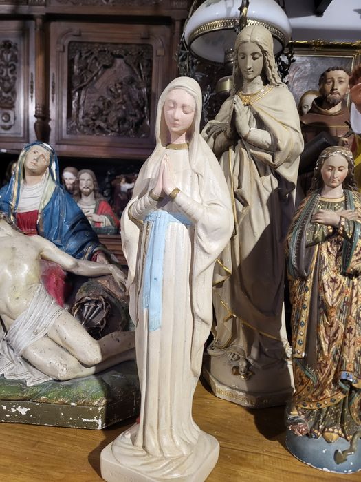 Duża figura Matki Bożej z Banneux Maryja Ubogich