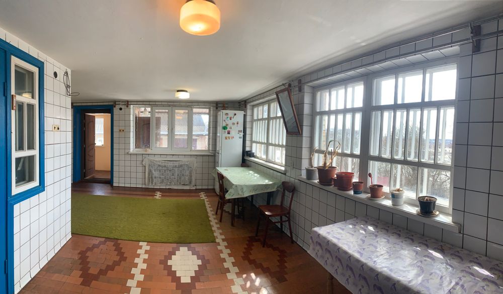 Терміново!продам будинок з ремонтом з виходом на воду