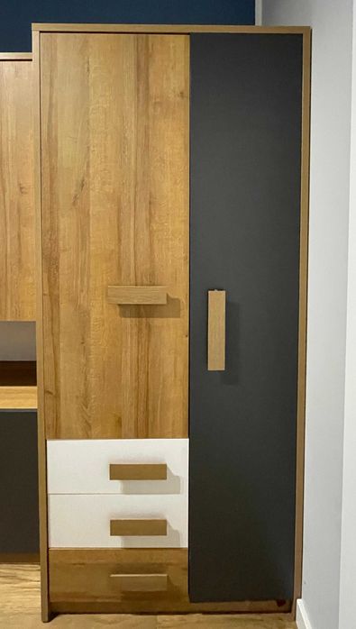 zestaw mebli - szafa, regał, komoda, półka