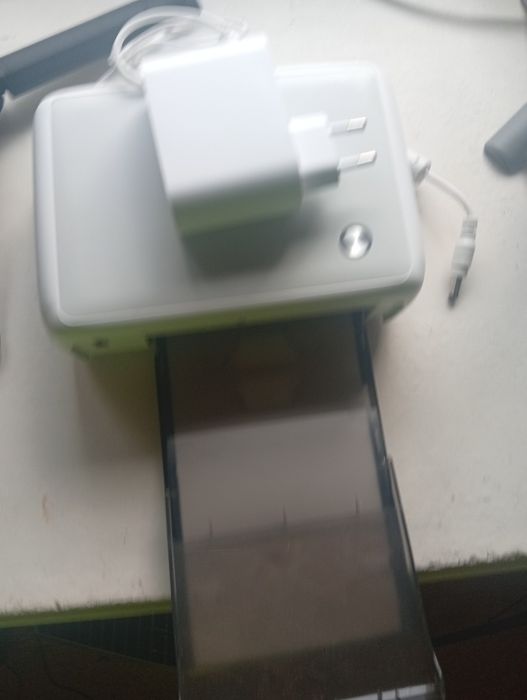 Enpresora de fotografia com papel e tinta  pronta a usar fonsiona com aplicação no telemóvel  ou tablet