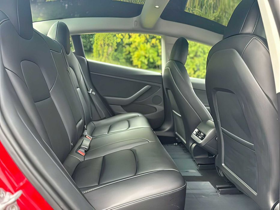 Tesla Model 3      2023