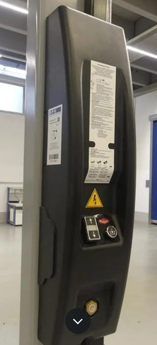 Podnośnik  dwukolumnowy samochodowy 3,5T