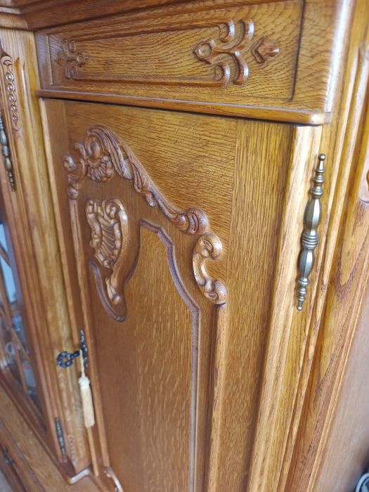 Sprzedam komodę w dwóch częściach.