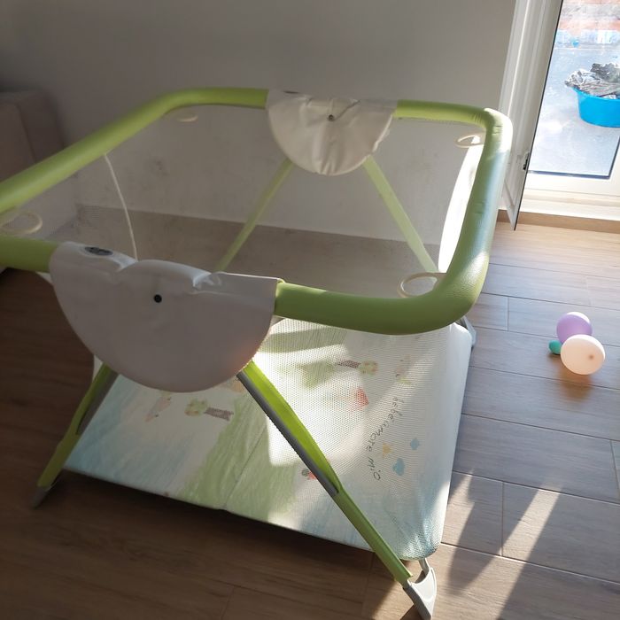 Parque infantil  verde