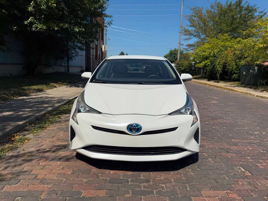 Toyota Prius Two      2016