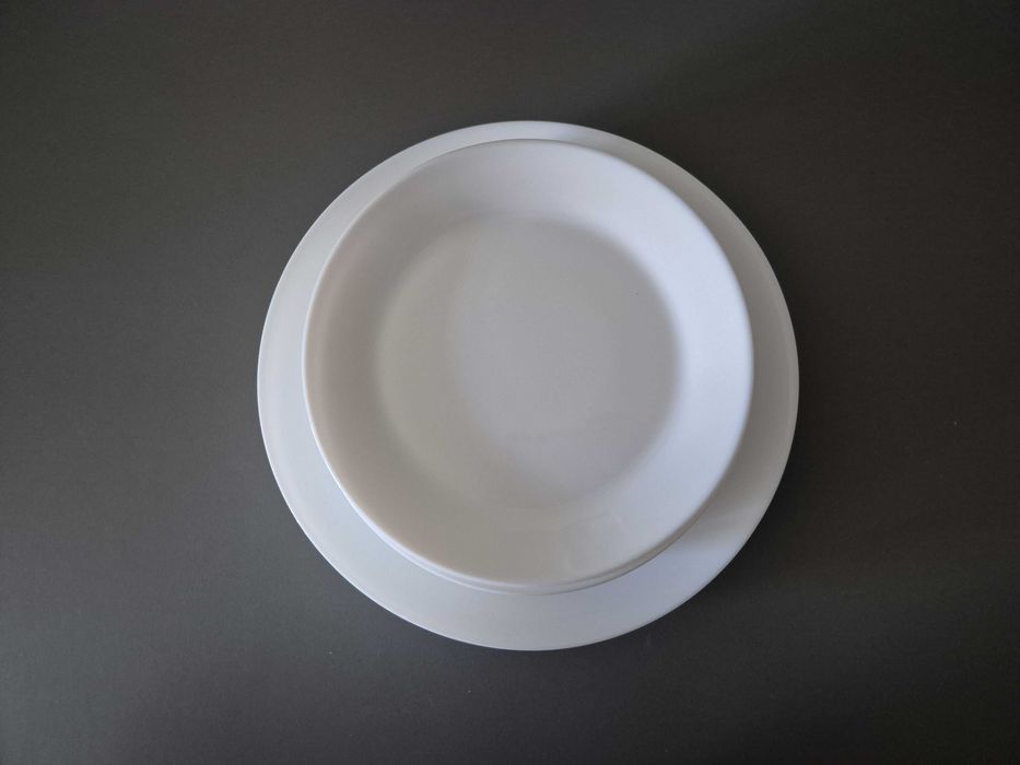 Conjunto de Pratos de refeição e sobremesa novos