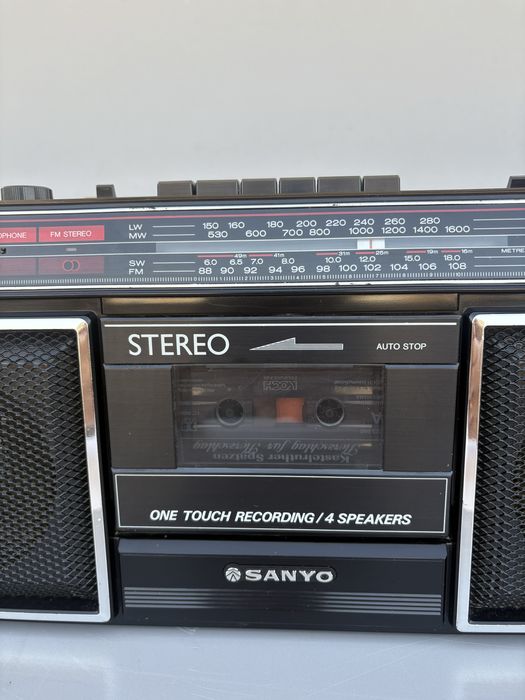 4-діапазонний стереомагнітофон Sanyo M 9703L
