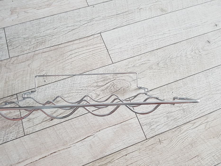 Półka metalowa na butelki do lodówki.