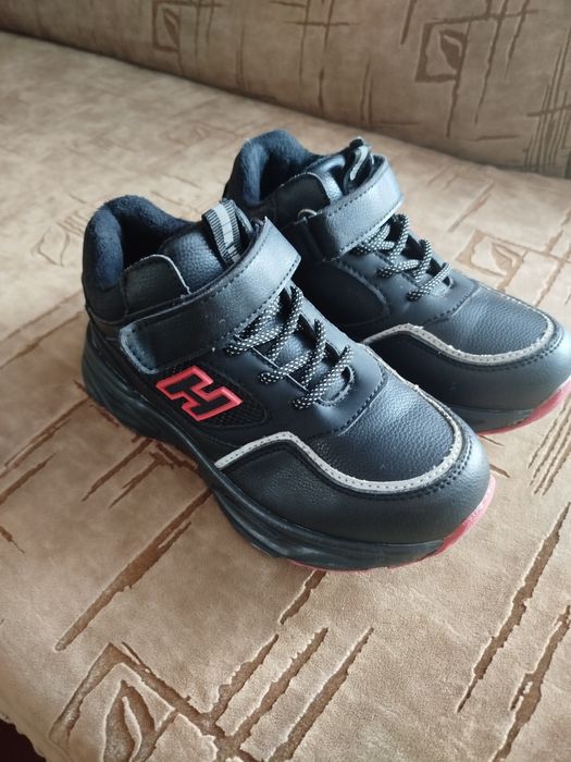 Осінні кросівки для хлопчика