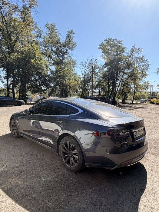 Оренда Tesla Model S електромобіль, аренда