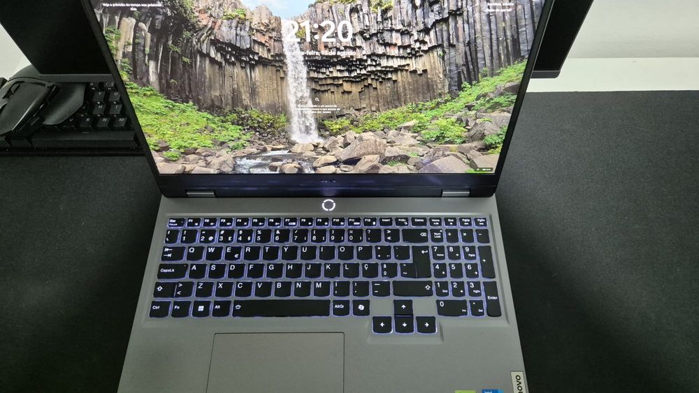 Lenovo Loq 15IAX9