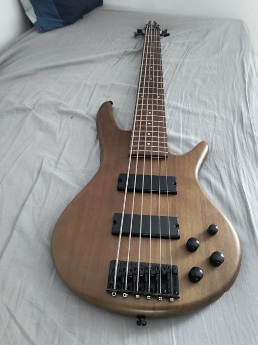Bas 6 strun Ibanez GSR206B-WNF