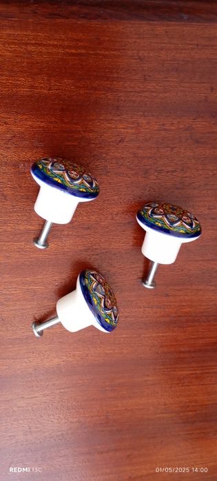 Vendo 3 puxadores em porcelana64284086158594121