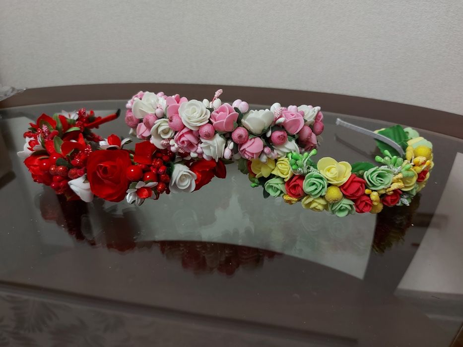 Обручі зі штучних квітів