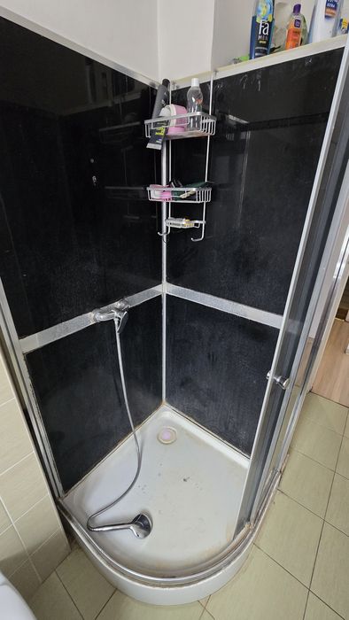 Prysznic półokrągły 90 cm z brodzikiem o ściankami i baterią