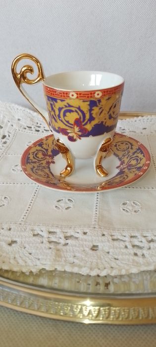 Chávena de café com pires em porcelana