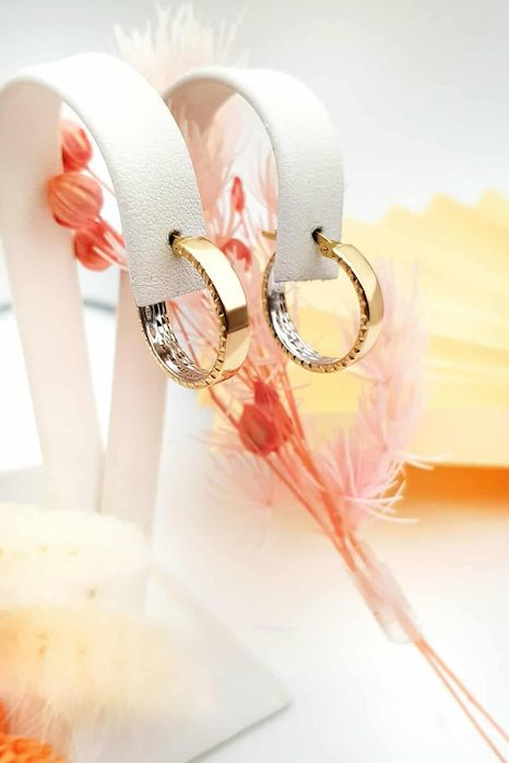 Złote kolczyki kółka