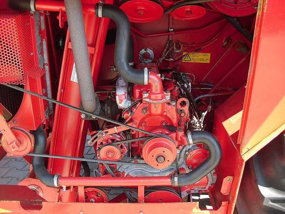 Зерноуборочный комбайн Massey Ferguson 330