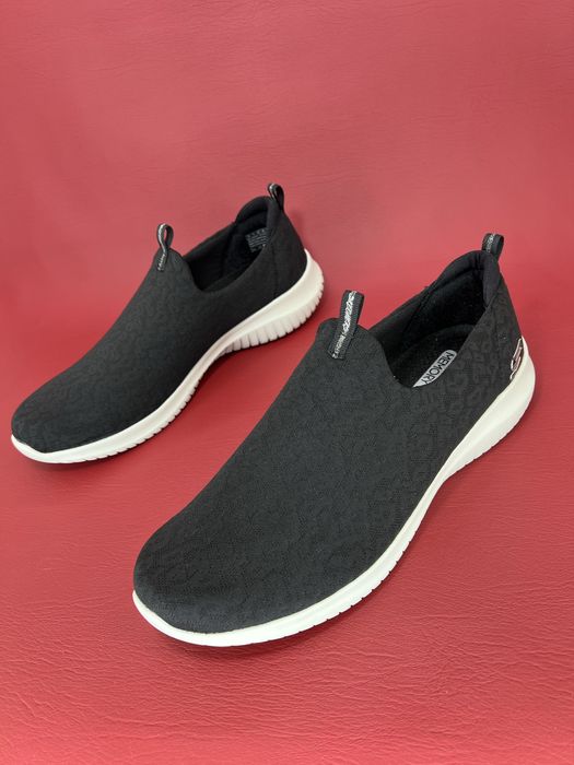 Кросівки  42р. Skechers Ultra Flex