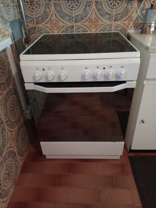 Fogão VC de 4 bocas e forno eléctrico