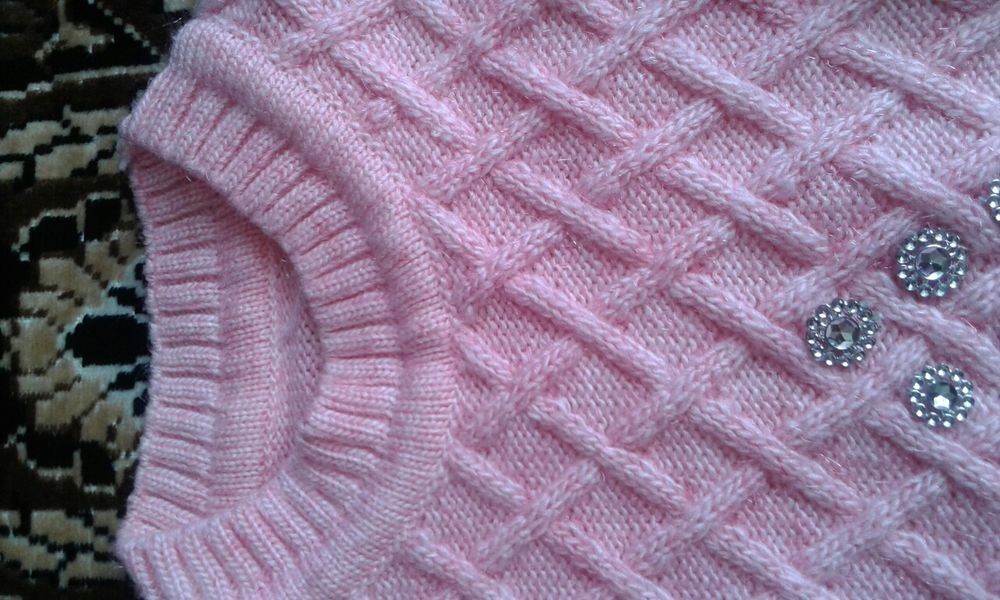 Нарядный свитерок.