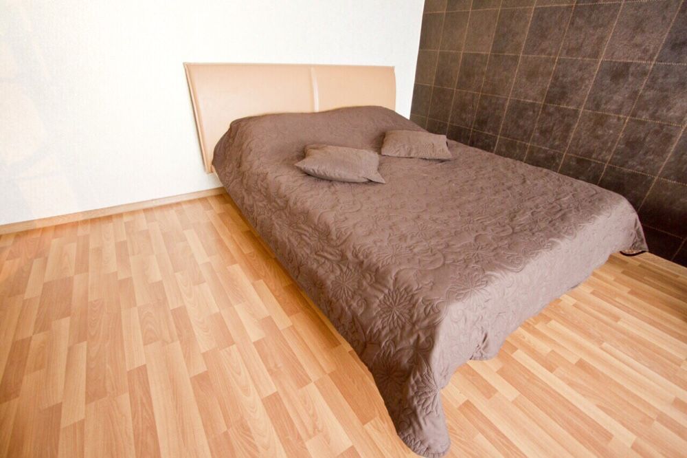 Посуточно квартира на Оболони. Метро Героев Днепра.