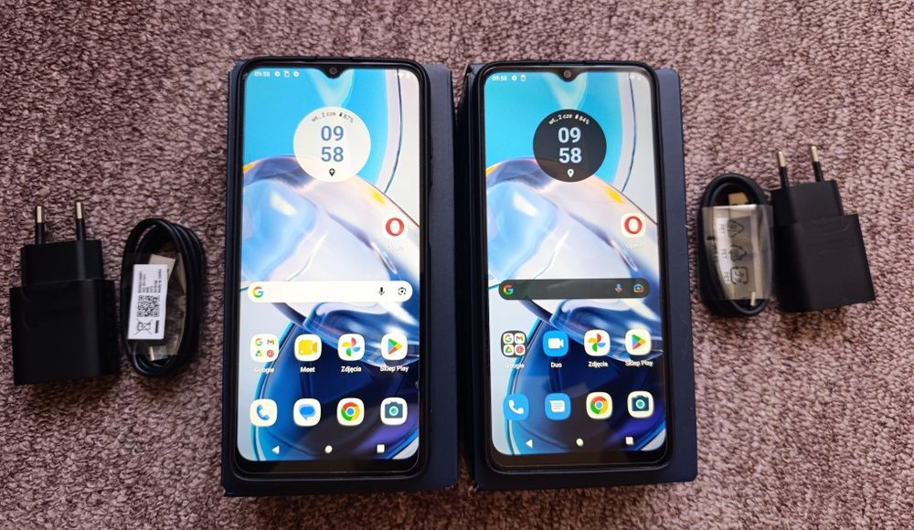 Dwa telefony Motorola E22 4+64G