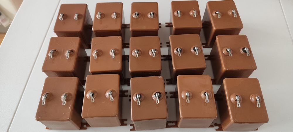 Продам конденсаторы МБГЧ-1 10мкф х 250в