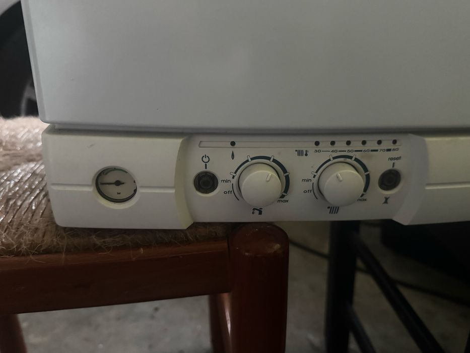 Caldeira a gas de aquecimento central e banhos