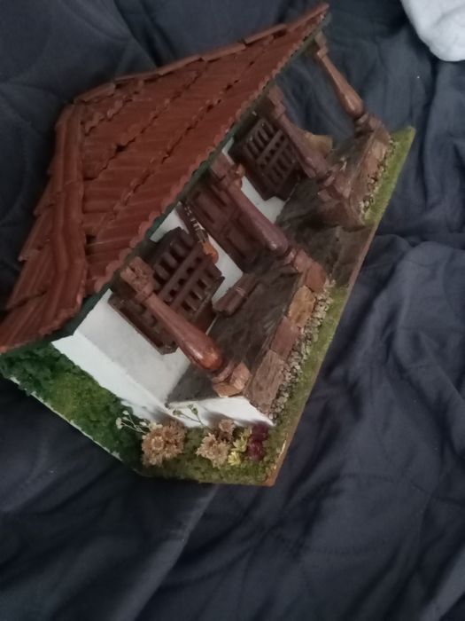 Miniatura de casa  rural latino americana em artesanato