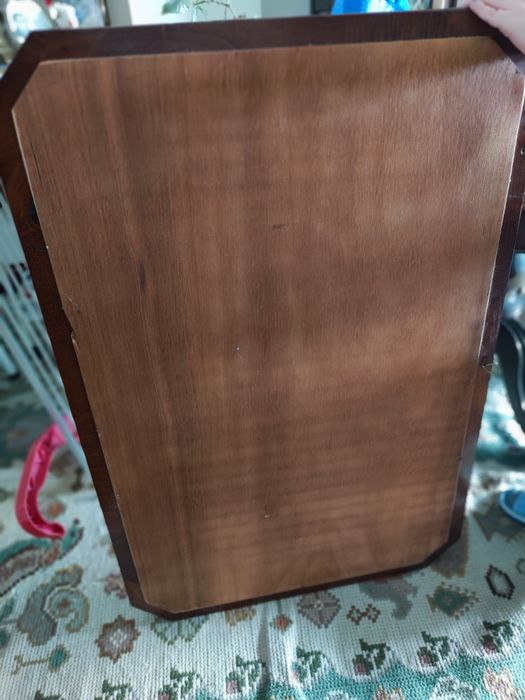 Espelho com moldura em madeira