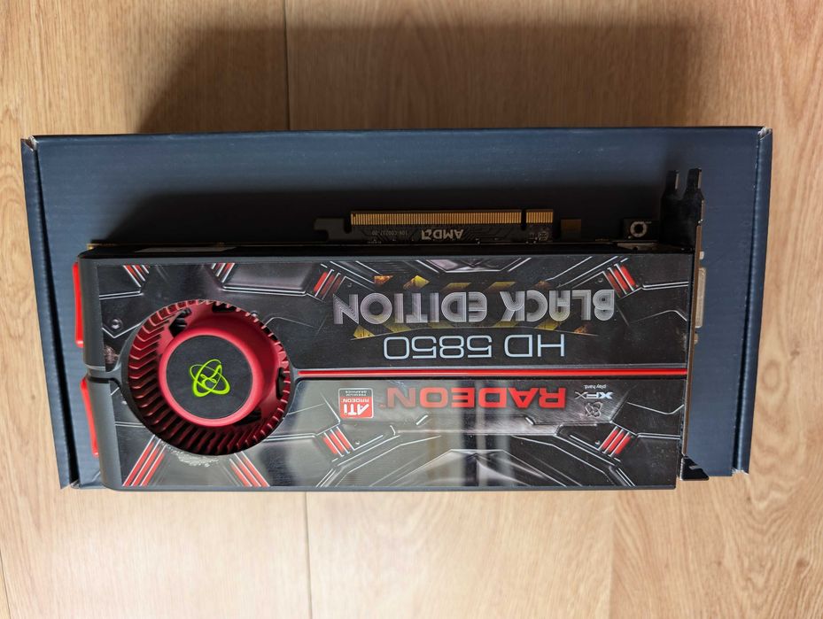 Placa Gráfica XFX AMD Radeon HD 5850 Black Edition (Completa na Caixa)