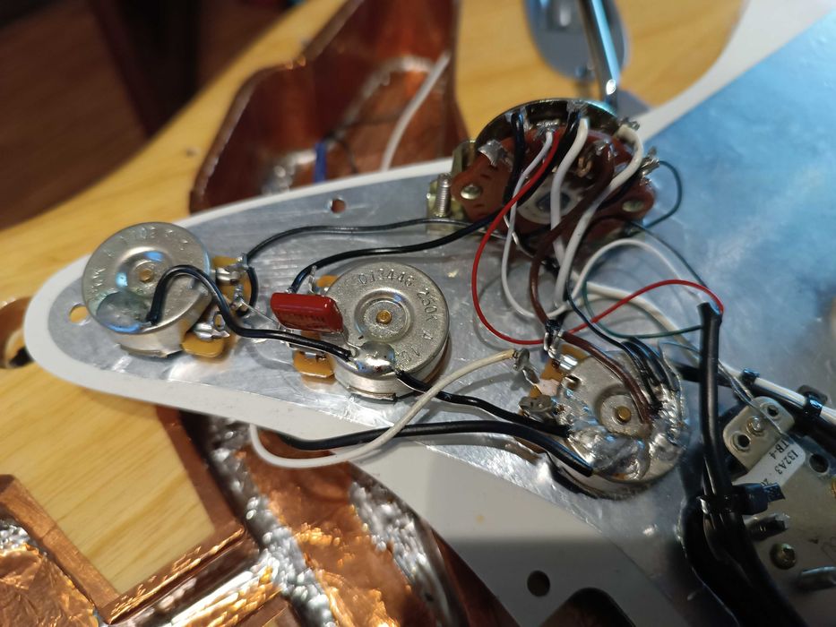 Naprawa, regulacja gitar, mandolin, ukulele