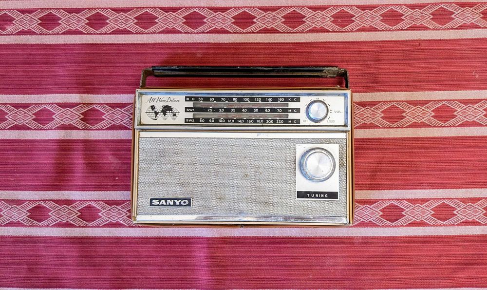 Rádio Vintage SANYO All Wave Deluxe – BC / SW1 / SW2 (colecionadores)