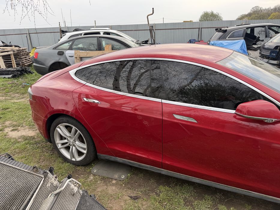 Tesla model S  85 задній привід