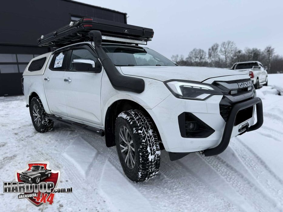 Stopnie boczne z nakładkami plastikowymi Czarne  DC Isuzu D-Max 2020+