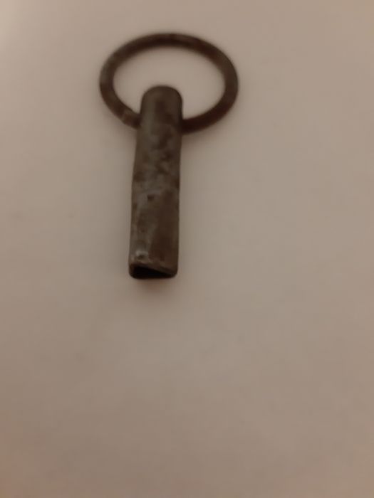 Продам Винтовой  Ключ