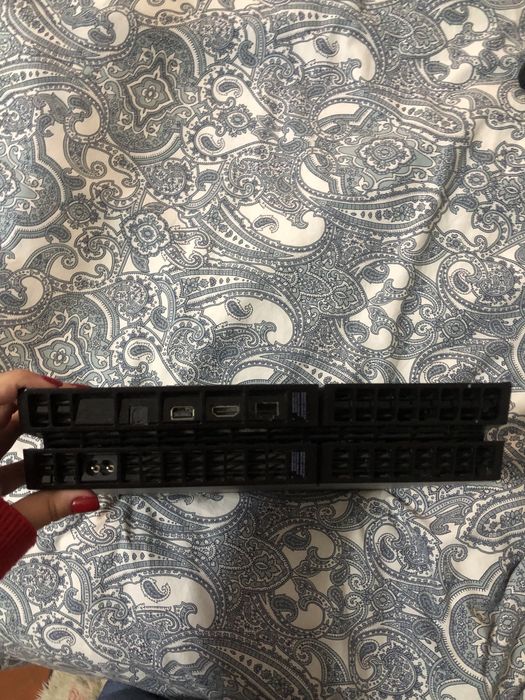 Playstation 4 1tb / Com fifa20 e 21