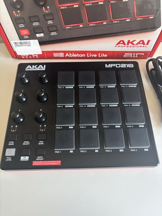 Akai Professional MPD218 Controlador midi usb com 16 Pads MPC