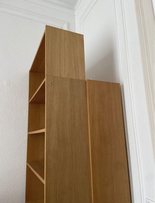Duas estantes Ikea com extensões