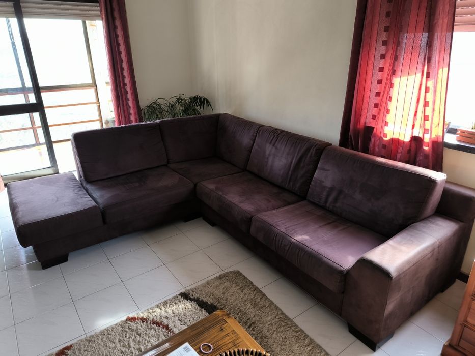 Sofá de canto com chaise lateral marca Stoffus