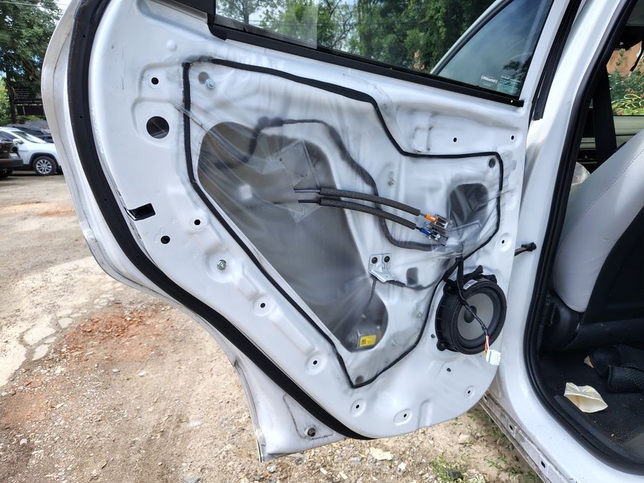 Двері Дверка Ліва задня права Hyundai Kona 18-23 77004J9020 Колір SAW
