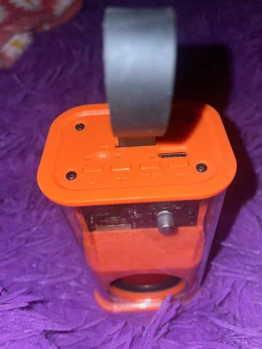 Нова портативна Bluetooth-колонка Armour Speaker