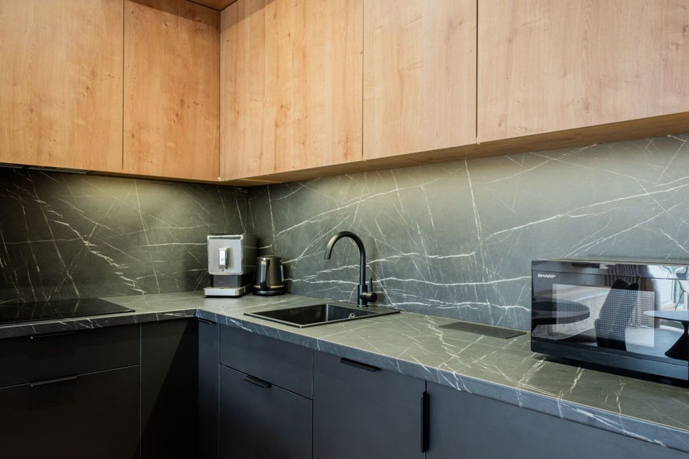 Stylowy Apartament w Jastrzębiej Górze Blisko Plaży | Basen | Jacuzzi | Prywatny Balkon