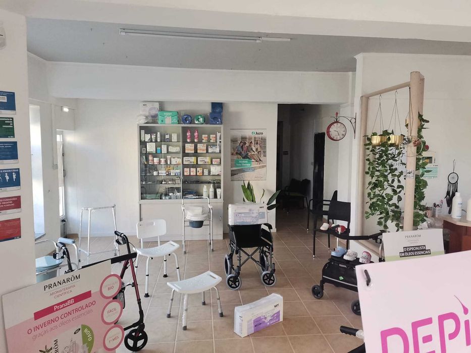 Trespasse de gabinete de podologia com carteira de clientes.