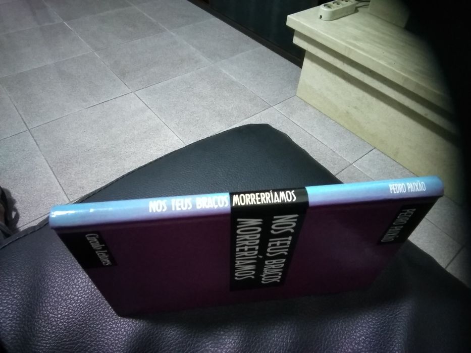 Nos teus braços morreriamos