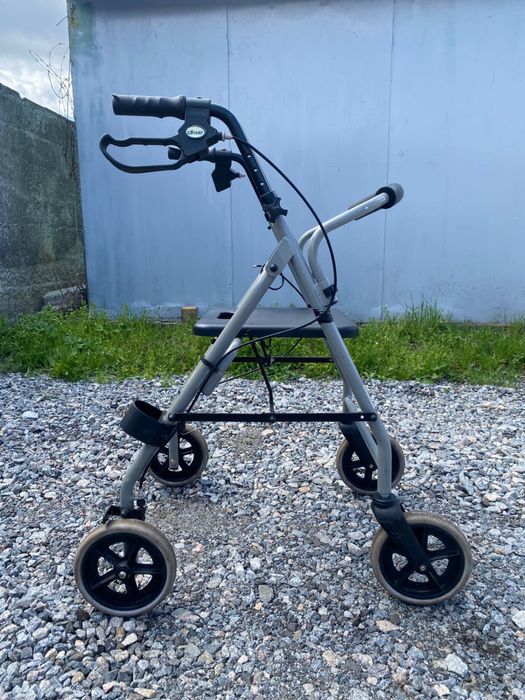 Продам инвалидную коляску