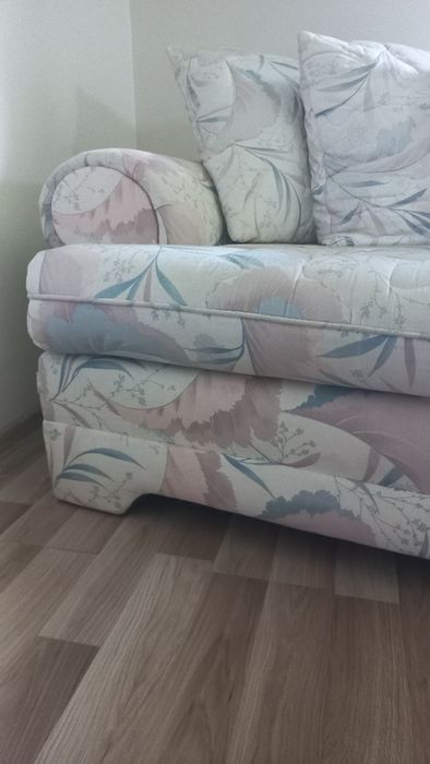Sofa dwuosobowa wielokolorowa